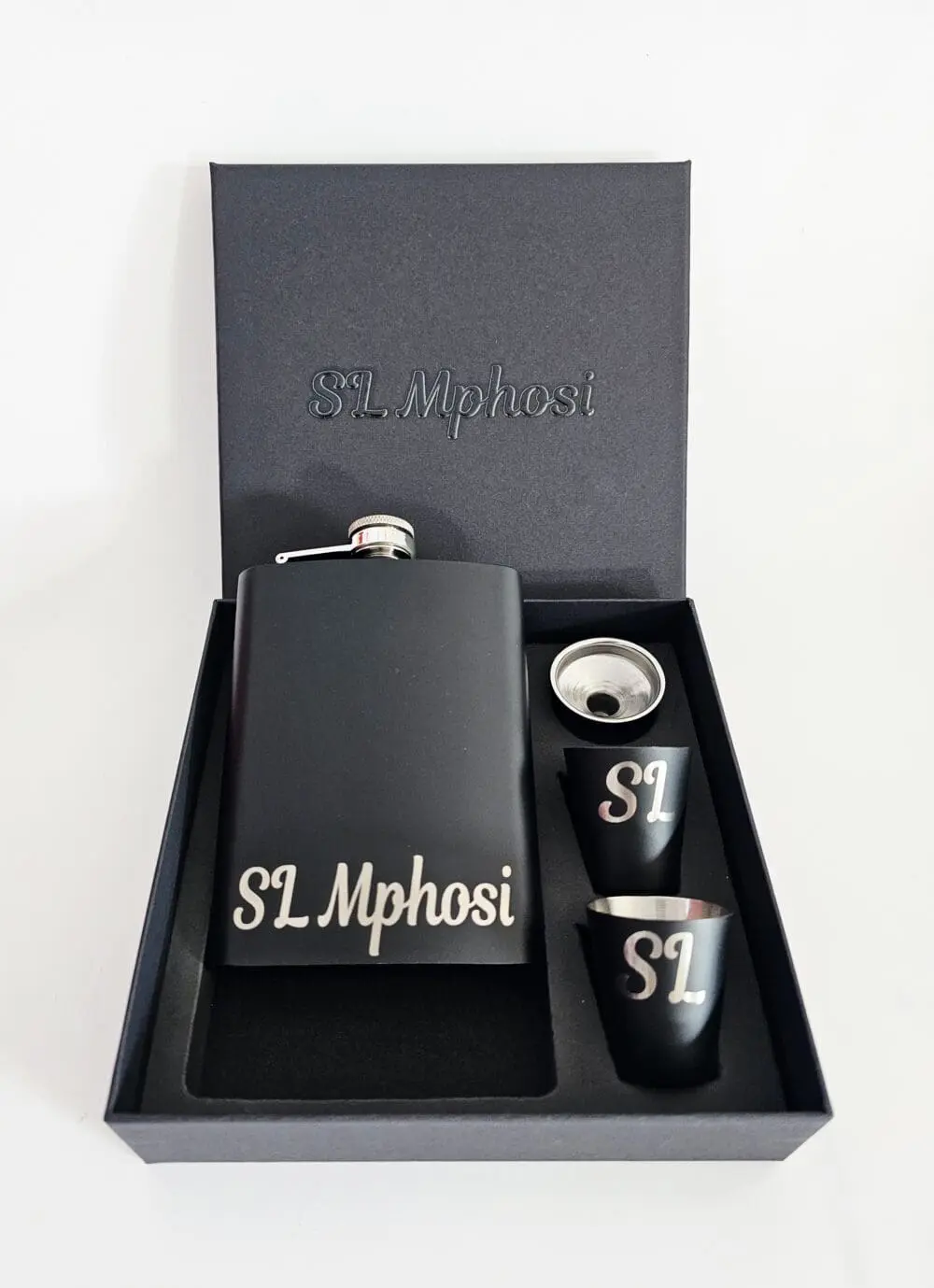 Laser Engraving : 8oz Matte Black Hip Flask Set (with option for us to engrave)