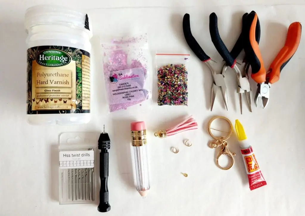 PencilLipgloss_GlitterMethod Keyrings : DIY Pencil Holder Keychain or Just the Pencil Lipgloss Container