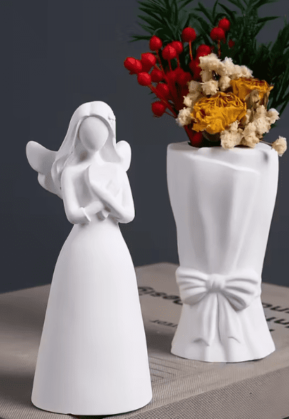 Silicone Mould : Angel Hugging Heart Silicone Mould (AngHRT)