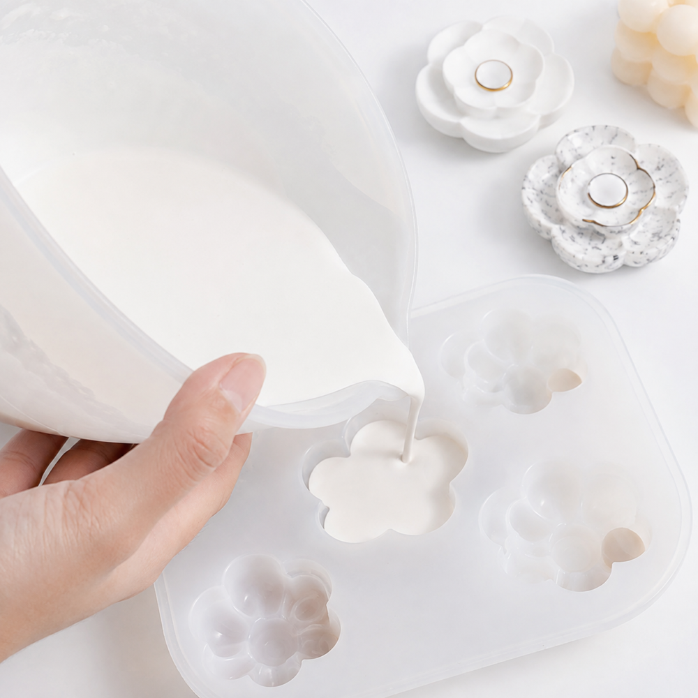 SiliconeJugs2 Arts & Crafts : Silicone Mixing Jug (600ml; 1L & 2L)