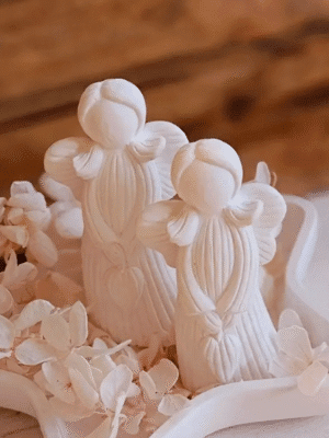 Silicone Mould : 1 Piece Angel Holding Heart Silicone Mould (AngHrt-Hold)