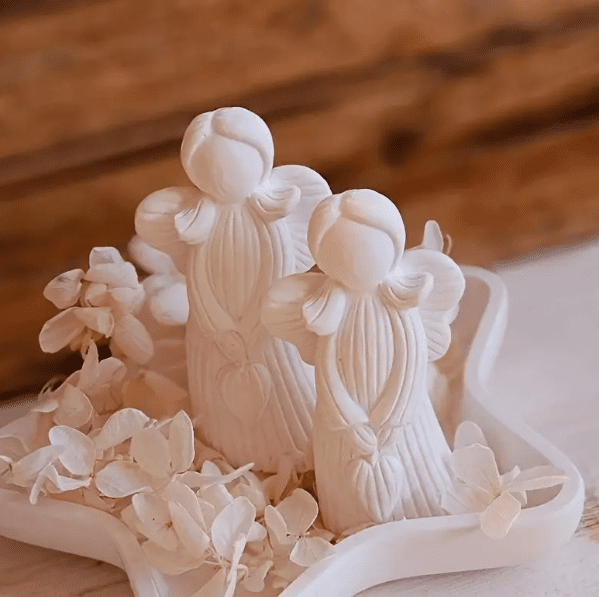 Angel Holding Heart Silicone Mould (AngHrt-Hold)5.jpg Silicone Mould : 1 Piece Angel Holding Heart Silicone Mould (AngHrt-Hold)