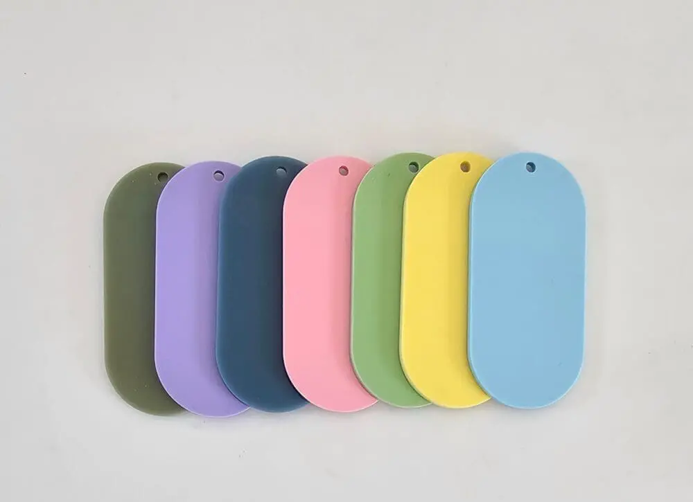 Laser Acrylic Shapes : Pastel Acrylic Range : Blank Oval Keychain with White Flower Charm